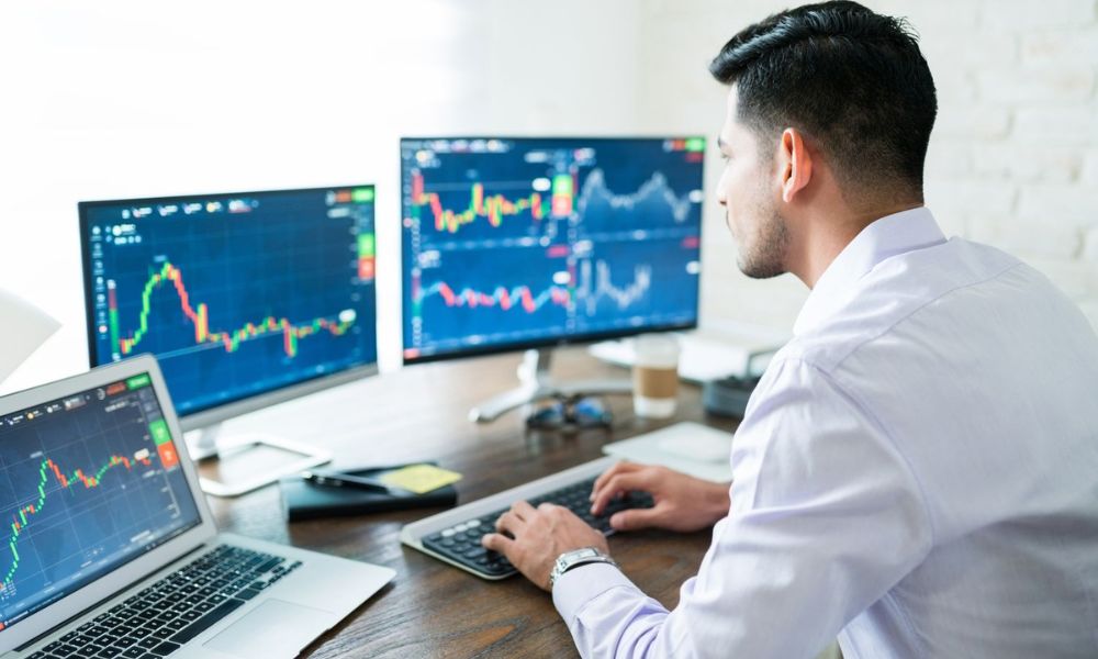 Day Trader là nhà giao dịch chuyên mua và bán tài sản trong cùng một ngày giao dịch