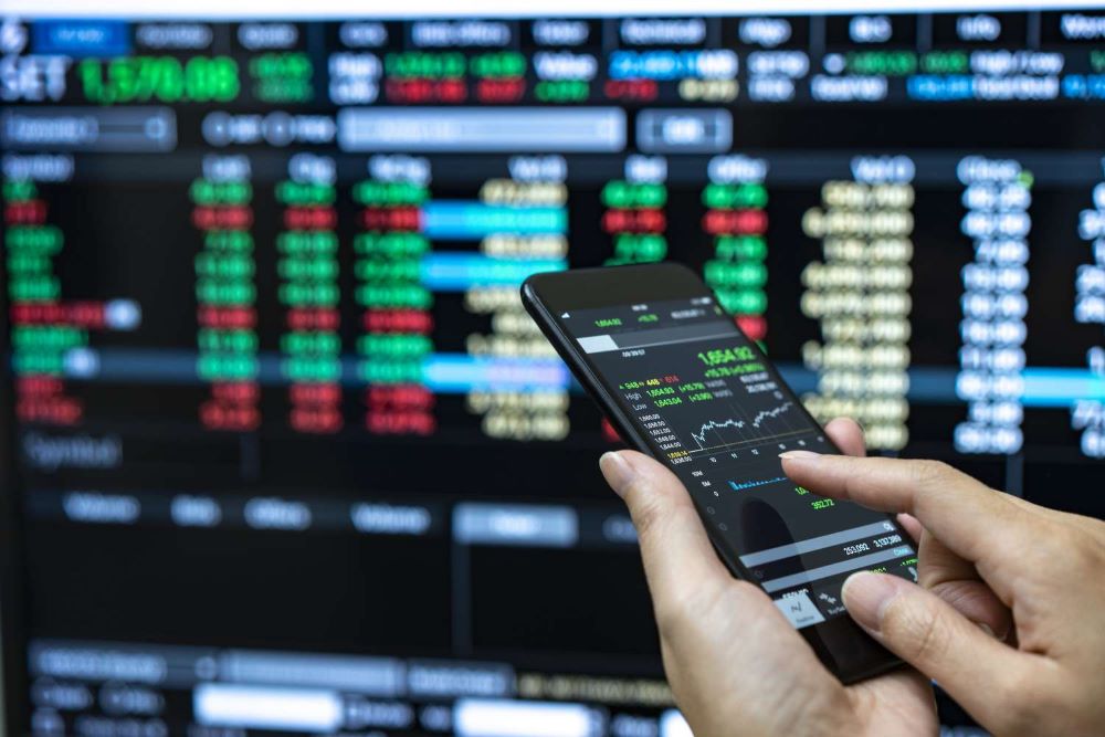 Giao dịch Forex không cần nhà môi giới liệu có khả thi? 3 Lợi ích và rủi ro khi giao dịch Forex không cần nhà môi giới