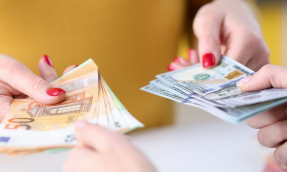 Xem xét các yếu tố kinh tế và chính trị vĩ mô