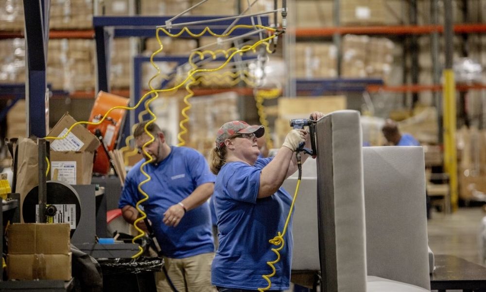 Durable Goods Orders là gì? Ảnh hưởng đến Forex như thế nào? 3 Durable Goods Orders là chỉ báo hàng đầu về sức khỏe ngành sản xuất và toàn bộ nền kinh tế, phản ánh niềm tin doanh nghiệp.