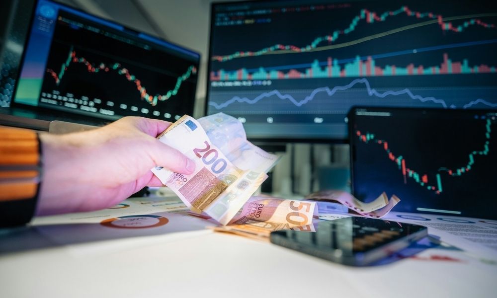 Chênh lệch lãi suất trong Forex - Công cụ dự đoán tỷ giá|Tác động của lãi suất trong Forex đến đồng vốn toàn cầu|Vai trò của lãi suất trong Forex là gì?|Lãi suất trong Forex - Động lực thúc đẩy thị trường|Lãi suất trong Forex và mối quan hệ với chính sách tiền tệ|Chiến lược tận dụng lãi suất trong Forex|Lãi suất thực và lãi suất danh nghĩa - Phân biệt để đầu tư